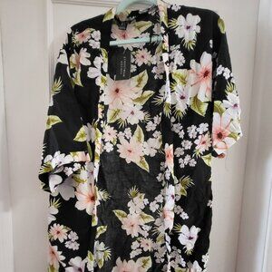 ✨ BNWT Streetwear Society Tropical Floral Kimono - Small ✨